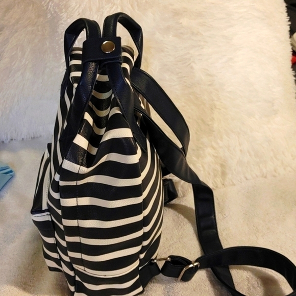 Medium size backpack blue and white striped in excellent unused condition - Picture 2 of 8